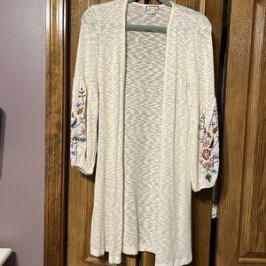 Long cream sweater with embroidered sleeves